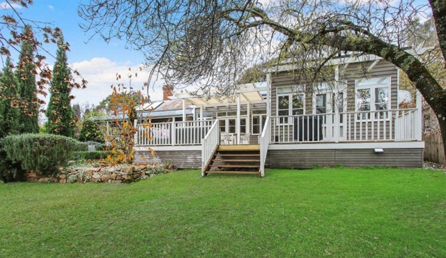 Malakoff House - sent on 3/4 acre and absolutely stunning