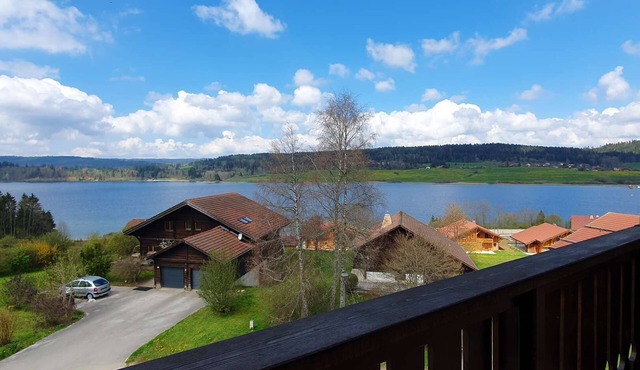 MALBUISON- Appartement avec vu sur le lac Saint Point