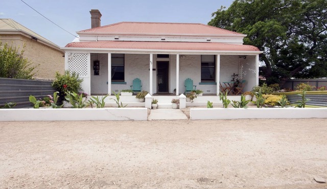 Maldon - the perfectly located beach town cottage