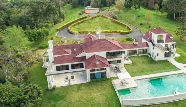 Maleny Chateau Pool Country Experience, Creek, Gym