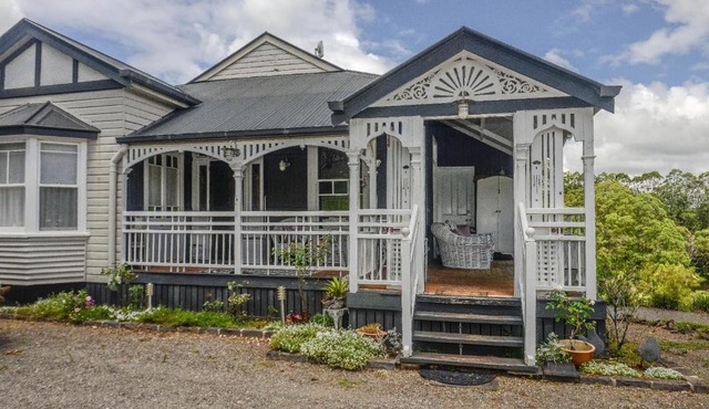 Maleny Country House - Queenslander on Acreage