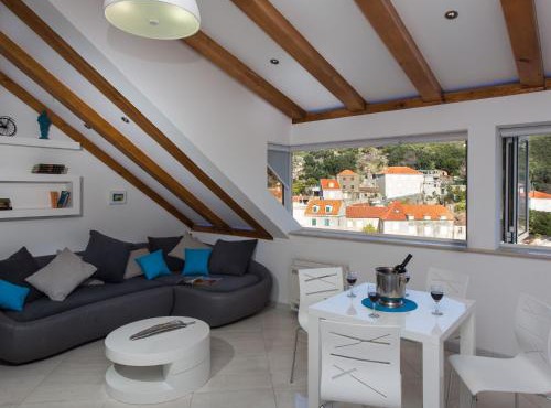 Mali Skoj Apartment - Two-Bedroom Apartment with Sea View