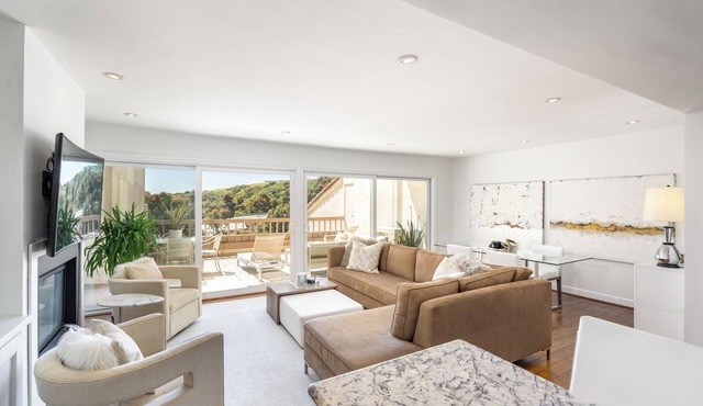 Malibu 2-bedroom designer furnished condo with AC. Central to everything!