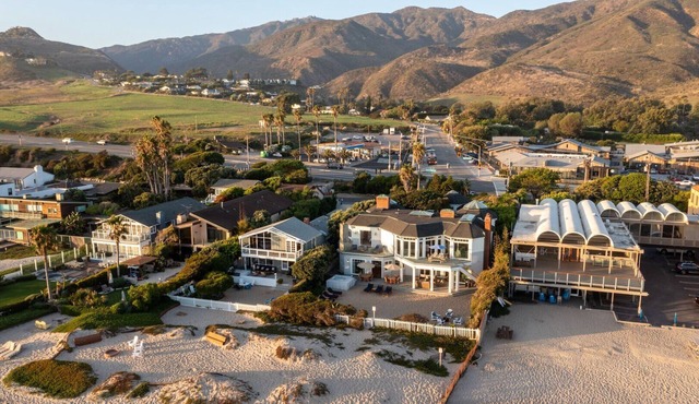 Malibu Dunes by Fieldtrip | Expansive Hamptons-Style Estate w Private Beach Backyard