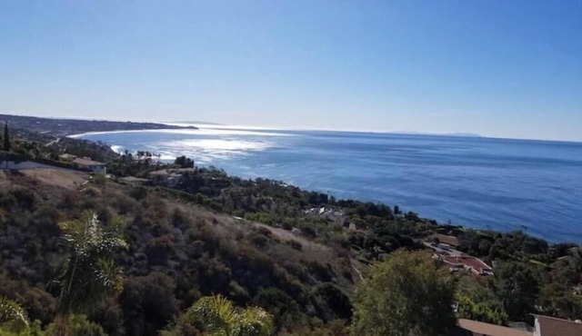 Malibu Everafter 2 Adjoining guest apartments sleeps 8