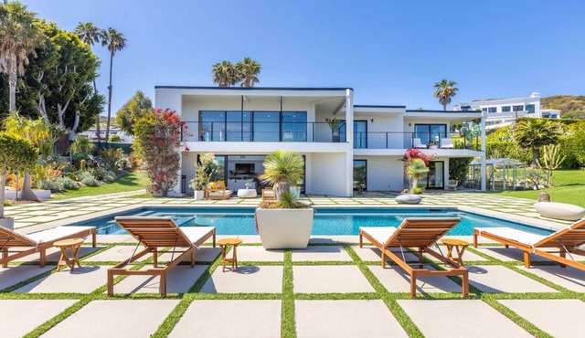 Malibu Luxury 4 BR Home w Pool and Ocean Views