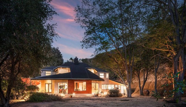 Malibu Modern Haven: Mountain Views
