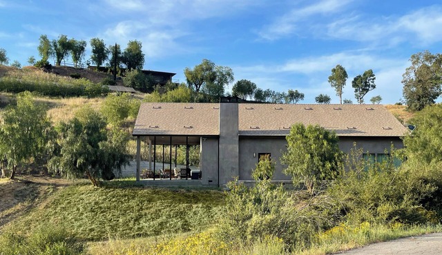 Malibu Mountain Guest House - Very private but close to city amenities