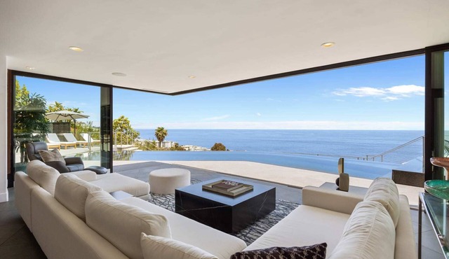 Malibu Oceana Bleu by Stay Awhile Villas