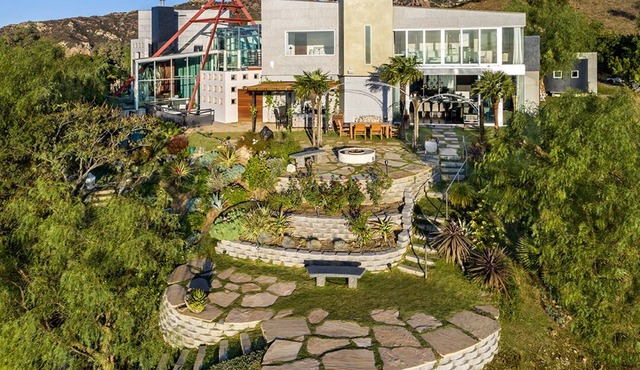 Malibu Playhouse with Panoramic Ocean Views!