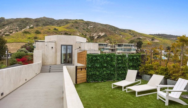 Malibu Sand Suite #16 by Stay Awhile Villas