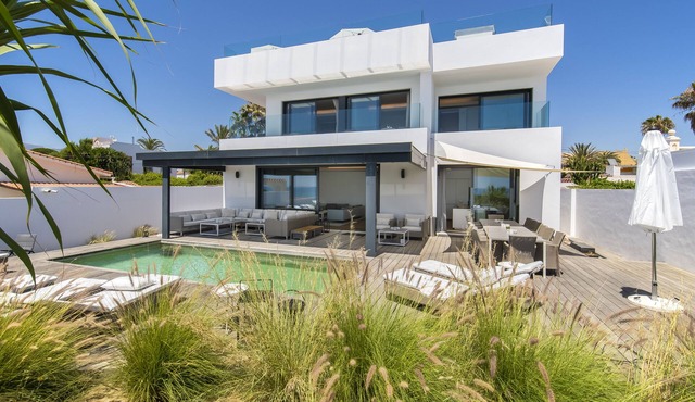 “Malibu style” Beach villa in Marbella