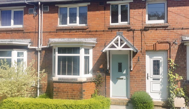 MALLARD COTTAGE, family friendly, with open fire in Church Fenton