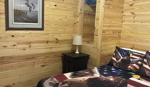 Mallard, Cozy cabin with WiFi and AC in lovely Stevenson. Perfect weekend stay .
