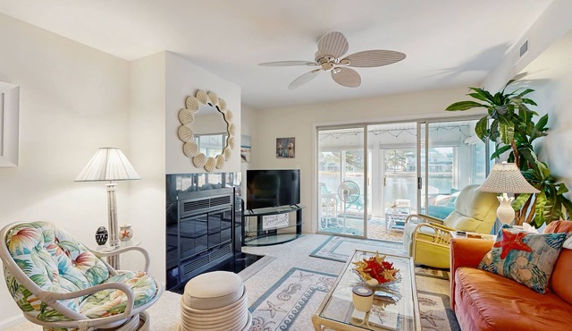 Mallard Lakes condo w/community pool, hot tub, tennis & basketball court