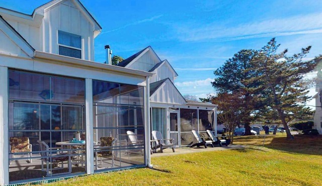 Mallard Lakes Home w/Beautiful Water Views From Screened-In Porch, Shared Pool, WD