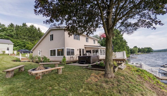 Mallards Landing is a Charming WANETA LAKE cottage with hot tub & amazing views