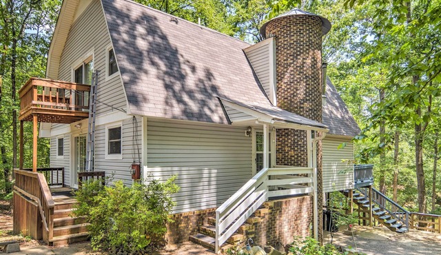 'Mallard’s Rest' Waterfront Hot Springs Home!