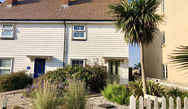 Mallow Cottage - a cottage that sleeps 4 guests in 2 bedrooms