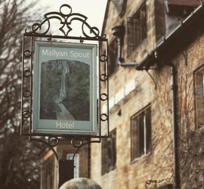 Mallyan Spout Hotel