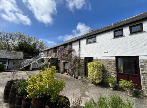 Malt-Barn Conversion, with access to Pool & Hot Tub-at Fox Valley Cottages