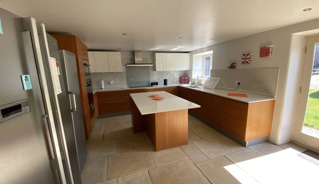 Malt Barn Holiday Home with 7 Bedrooms & Hot Tub