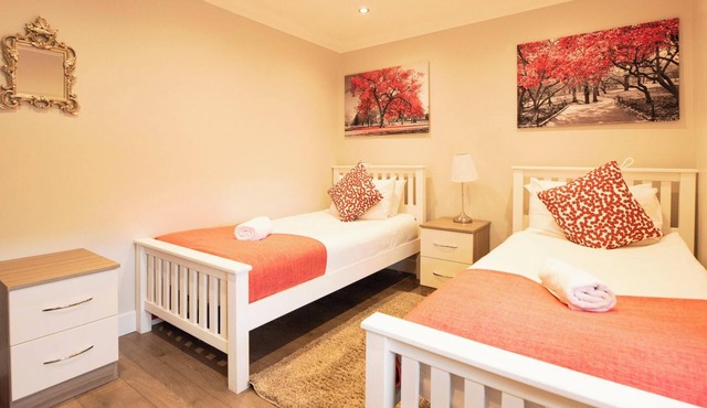 Malthouse Court - Superior 2-Bed with Balcony