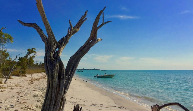 MALU LANI Inn & Marina