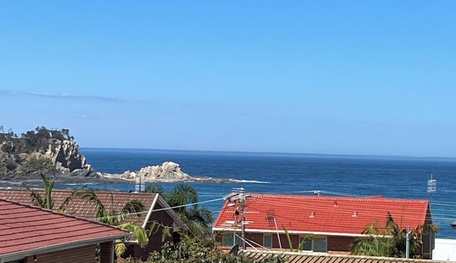 Malua Bay Coast House - Ocean Views - Short Stroll to Beach