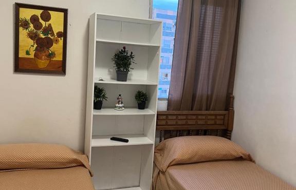Malvarrosa habitación cómoda y sencilla cerca de la playa