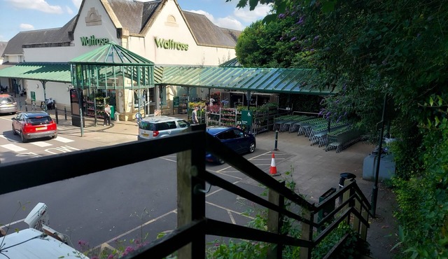 Malvern Cozy Apartment Retreat King bed & Sofa bed