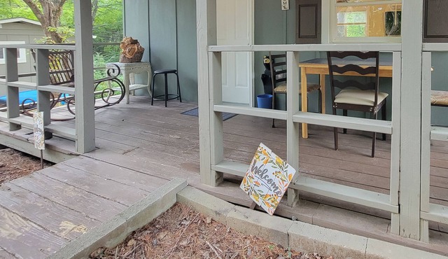 *Mama Bear* Bear-A-Dice CABINS Hot tub firepit BBQ hiking trails near Cassino
