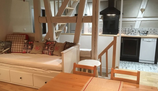 Mamie Schlop's cottage* (Mamie Schlop's cottage)