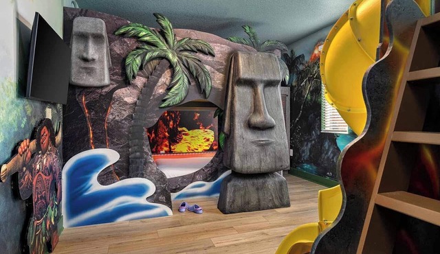 Mammoth Manor | Massive home w PVT theater, arcade, spa pool - mins to top parks