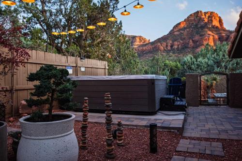 Mammoth Rock Splendor Family Home-Close to town, Huge Spa & Game Room