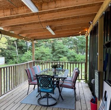 Man cave apartment queen sz bed 17 min from town