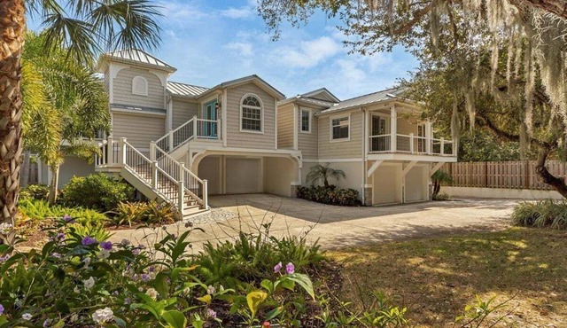 Manasota Key Dock house - Stunning Bayfront with private beach access for the perfect vacation