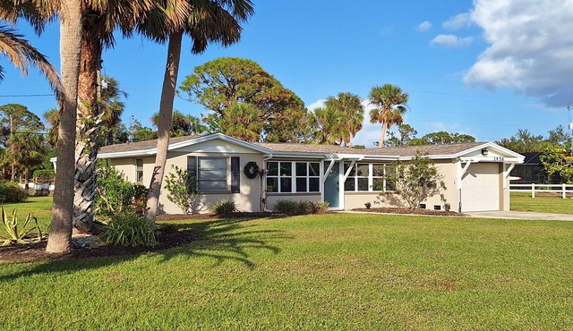 Manasota Key Retreat with free use of bikes and paddle board