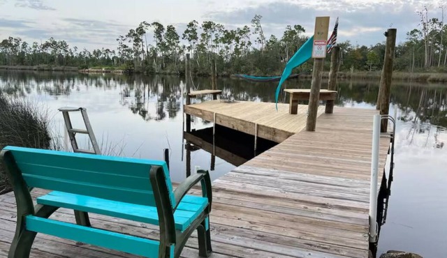 Manatee Cove on the waterway with 5 acres. Pet Friendly. 5 minutes to the beach!