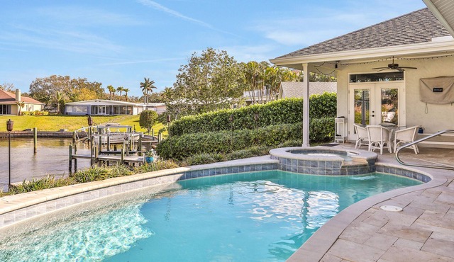 Manatee House: Waterfront Pool Home