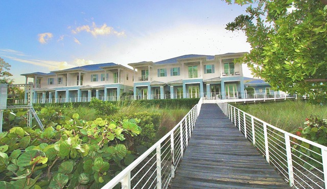 Manatee Isle New Build - Waterfront Home - Private Boat Dock & Lift - Community Pool.