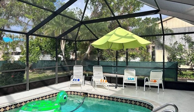 Manatee Manor 4BR Renovated Heated Pool, Games, Grill Near Beaches & River