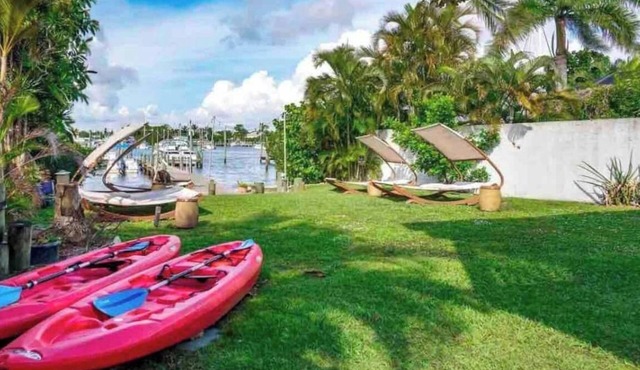 Manatee Pocket! Whole House & Backyard to Yourself