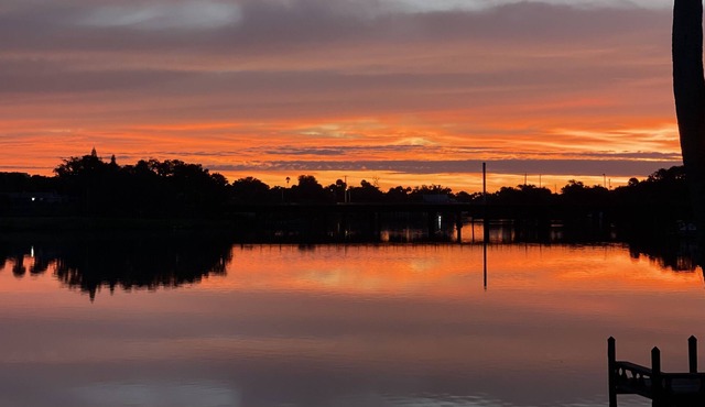 Manatee Point Cottage, Private Waterfront Getaway