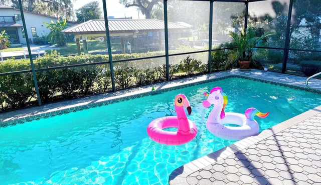 Manatee Retreat! Heated Pool, Kayaks, Fishing & Pets