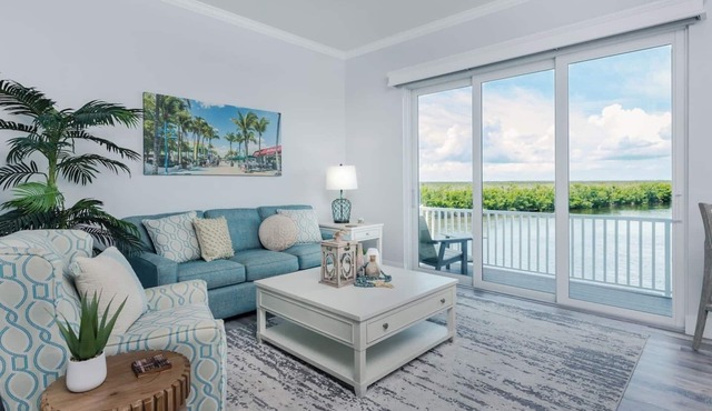 Manatee Suite 2/Funky Fish House at Cape Harbour