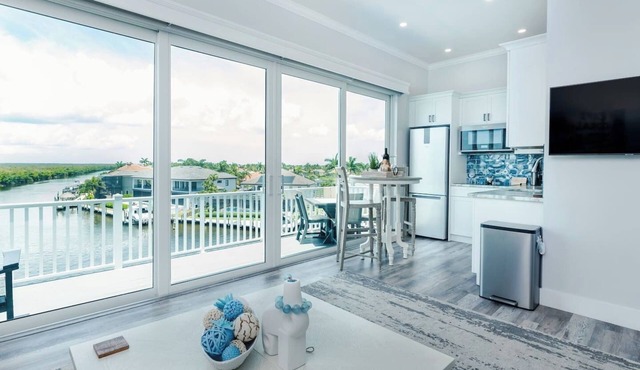 Manatee Suite 3 Funky Fish House at Cape Harbour