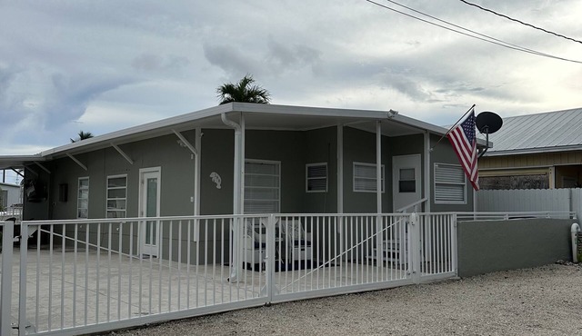 Manatee Way Paradise - WINTER 2025 AVAILABLE - Waterfront and Private Beachn