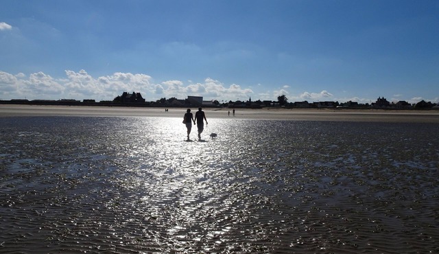 Manche Normandie Quinéville 100 m from the sea, Saint Vaast la Hougue closed ground.