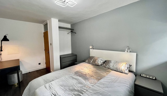 Manchester - 1 Bedroom - Sleeps 3 - Free Parking